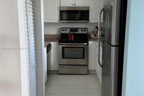 Condominio en alquiler en Miami Beach, Florida, 2 dormitorios, 94.76 m2 № 2253448 - foto 9