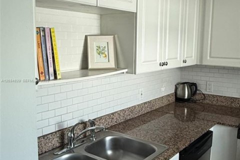 Condominio en alquiler en Miami Beach, Florida, 2 dormitorios, 94.76 m2 № 2253448 - foto 11