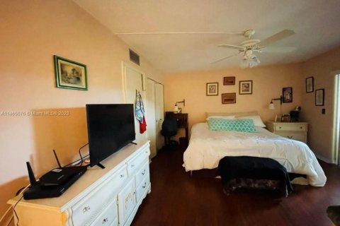 Condo in West Palm Beach, Florida, 1 bedroom  № 2081592 - photo 8