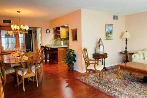 Condo in West Palm Beach, Florida, 1 bedroom  № 2081592 - photo 2