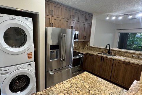 Снять в аренду таунхаус в Пемброк-Пайнс, Флорида 2 спальни, 95.13м2, № 1988095 - фото 4