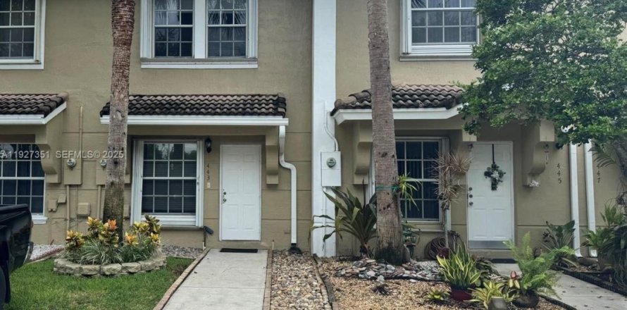 Таунхаус в Пемброк-Пайнс, Флорида 2 спальни, 95.13м2 № 1988095