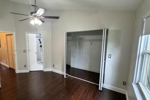 Снять в аренду таунхаус в Пемброк-Пайнс, Флорида 2 спальни, 95.13м2, № 1988095 - фото 10