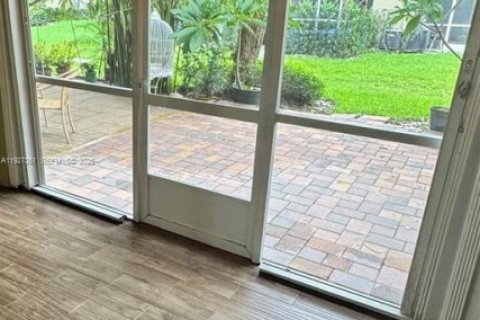 Снять в аренду таунхаус в Пемброк-Пайнс, Флорида 2 спальни, 95.13м2, № 1988095 - фото 12