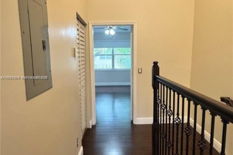 Снять в аренду таунхаус в Пемброк-Пайнс, Флорида 2 спальни, 95.13м2, № 1988095 - фото 8