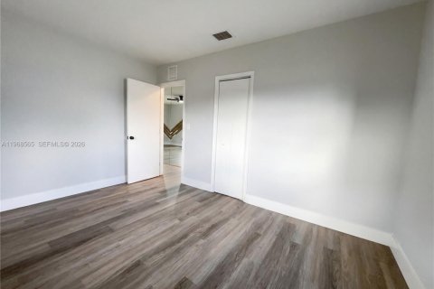 House in Opa-locka, Florida 3 bedrooms, 116.13 sq.m. № 2030598 - photo 15