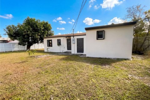 House in Opa-locka, Florida 3 bedrooms, 116.13 sq.m. № 2030598 - photo 5