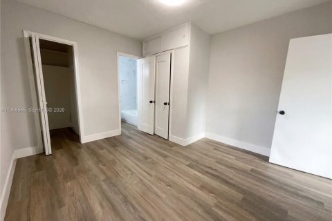 House in Opa-locka, Florida 3 bedrooms, 116.13 sq.m. № 2030598 - photo 20