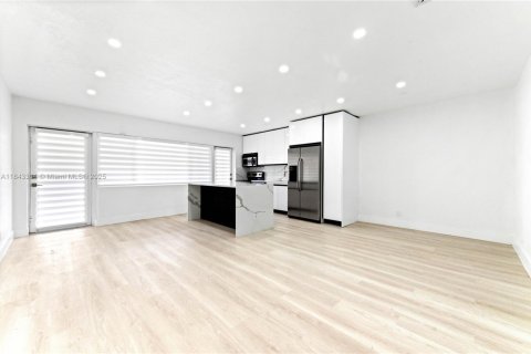 Condominio en venta en Fort Lauderdale, Florida, 1 dormitorio, 69.4 m2 № 1836372 - foto 21