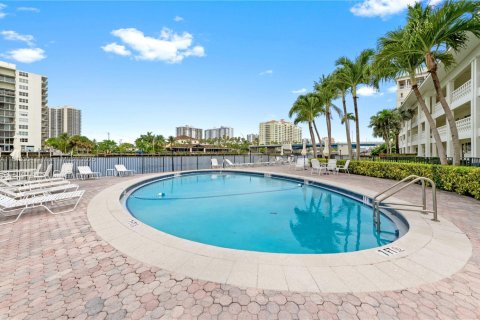 Condominio en venta en Fort Lauderdale, Florida, 1 dormitorio, 69.4 m2 № 1836372 - foto 27