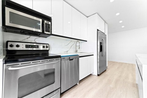 Condominio en venta en Fort Lauderdale, Florida, 1 dormitorio, 69.4 m2 № 1836372 - foto 8