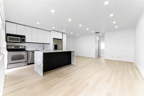 Condominio en venta en Fort Lauderdale, Florida, 1 dormitorio, 69.4 m2 № 1836372 - foto 1