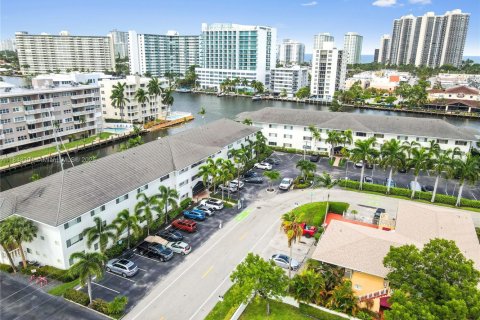 Condominio en venta en Fort Lauderdale, Florida, 1 dormitorio, 69.4 m2 № 1836372 - foto 29