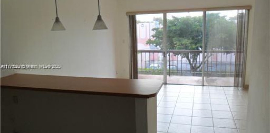 Кондоминиум с 2 спальнями в Майами, Флорида № 1712992