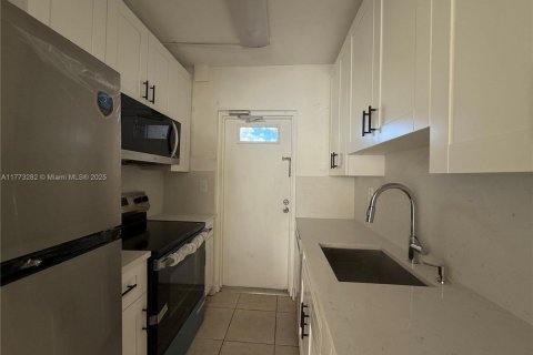 Снять в аренду кондоминиум в Майами, Флорида 2 спальни, 125.42м2, № 1712992 - фото 4