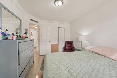 Condo in Hialeah, Florida, 3 bedrooms № 1970944 - photo 7