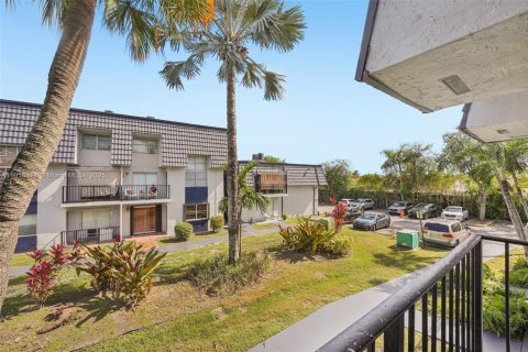 Condo in Hialeah, Florida, 3 bedrooms № 1970944 - photo 27