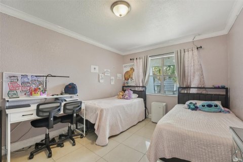Condo in Hialeah, Florida, 3 bedrooms № 1970944 - photo 9