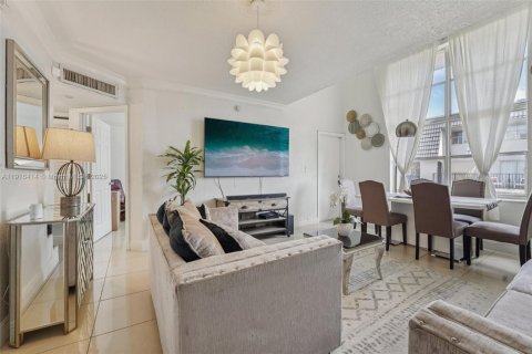 Condo in Hialeah, Florida, 3 bedrooms № 1970944 - photo 15