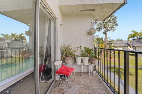 Condo in Hialeah, Florida, 3 bedrooms № 1970944 - photo 26