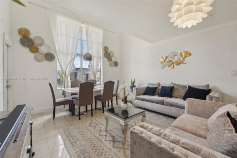 Condo in Hialeah, Florida, 3 bedrooms № 1970944 - photo 3