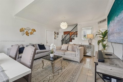 Condo in Hialeah, Florida, 3 bedrooms № 1970944 - photo 16