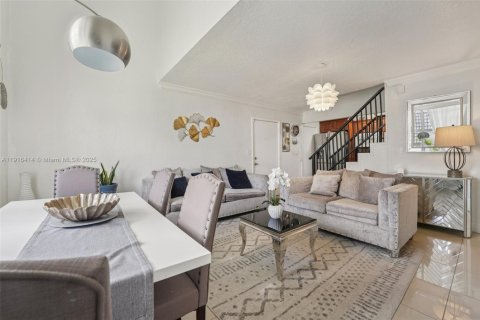 Condo in Hialeah, Florida, 3 bedrooms № 1970944 - photo 22