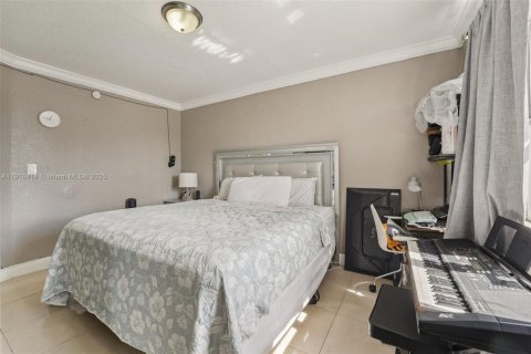 Condo in Hialeah, Florida, 3 bedrooms № 1970944 - photo 13