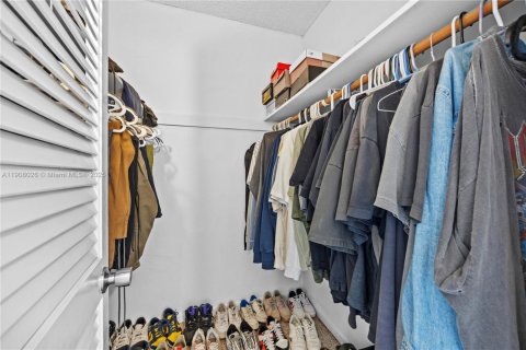 Condo in Sunny Isles Beach, Florida, 1 bedroom  № 1967744 - photo 17