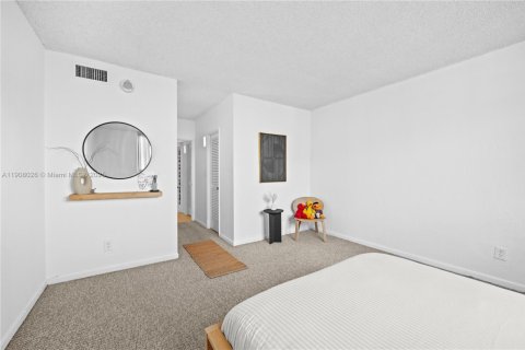 Condo in Sunny Isles Beach, Florida, 1 bedroom  № 1967744 - photo 15