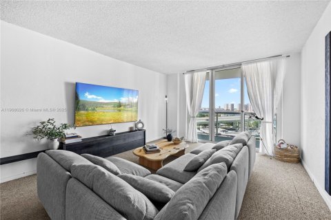 Condo in Sunny Isles Beach, Florida, 1 bedroom  № 1967744 - photo 2