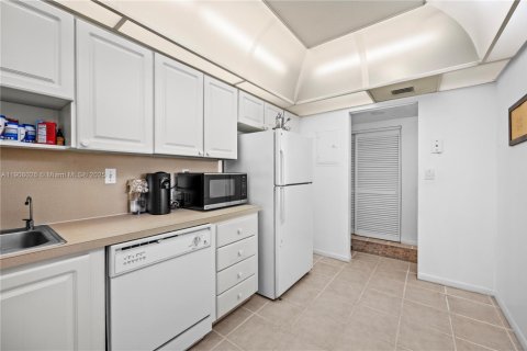 Condo in Sunny Isles Beach, Florida, 1 bedroom  № 1967744 - photo 11