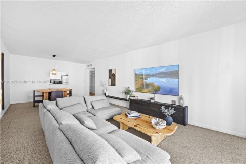 Condo in Sunny Isles Beach, Florida, 1 bedroom  № 1967744 - photo 3