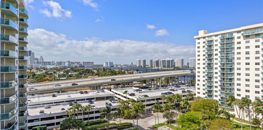 Condo in Sunny Isles Beach, Florida, 1 bedroom  № 1967744