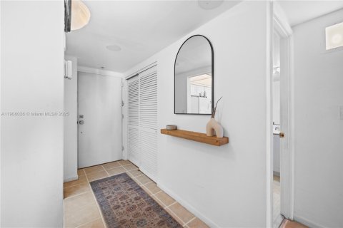 Condo in Sunny Isles Beach, Florida, 1 bedroom  № 1967744 - photo 7