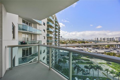 Condo in Sunny Isles Beach, Florida, 1 bedroom  № 1967744 - photo 19