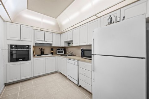 Condo in Sunny Isles Beach, Florida, 1 bedroom  № 1967744 - photo 10