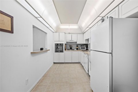 Condo in Sunny Isles Beach, Florida, 1 bedroom  № 1967744 - photo 9