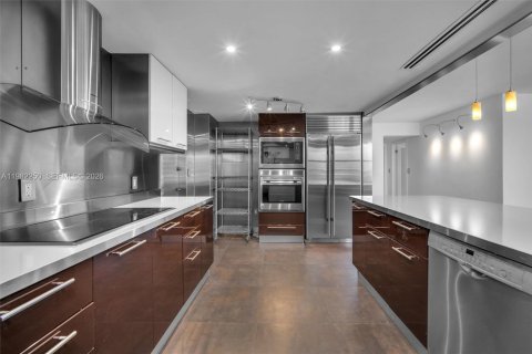 Купить кондоминиум в Ки-Бискейн, Флорида 2 спальни, 117.06м2, № 2048308 - фото 3