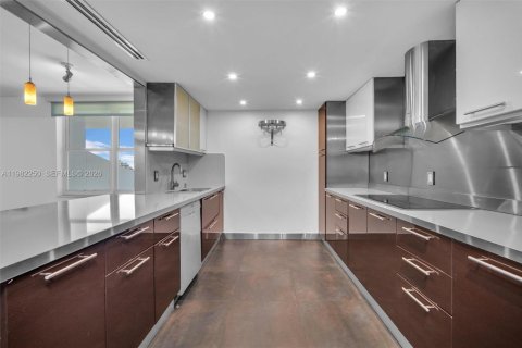 Купить кондоминиум в Ки-Бискейн, Флорида 2 спальни, 117.06м2, № 2048308 - фото 10