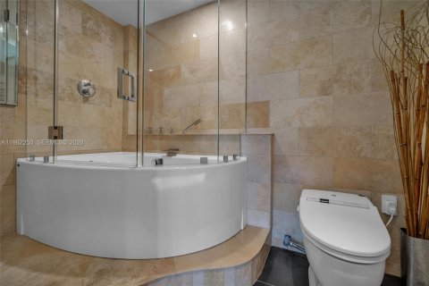 Купить кондоминиум в Ки-Бискейн, Флорида 2 спальни, 117.06м2, № 2048308 - фото 19