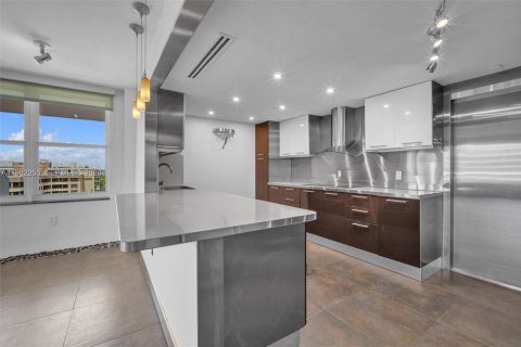 Кондоминиум с 2 спальнями в Ки-Бискейн, Флорида № 2048308