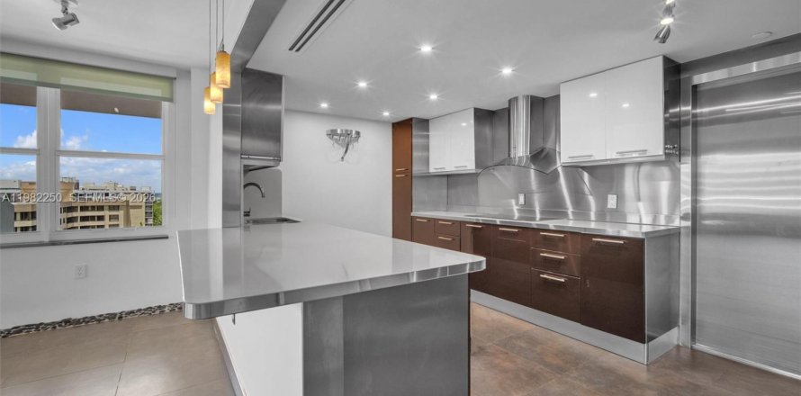 Кондоминиум с 2 спальнями в Ки-Бискейн, Флорида № 2048308