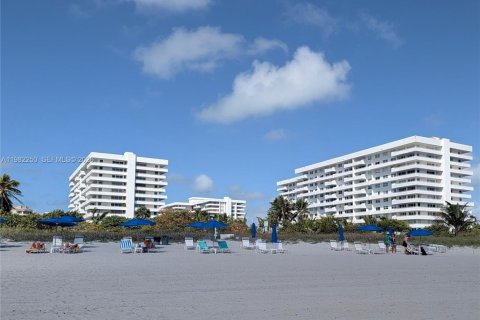 Купить кондоминиум в Ки-Бискейн, Флорида 2 спальни, 117.06м2, № 2048308 - фото 28