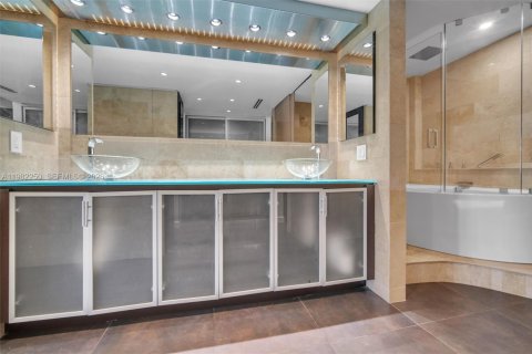 Купить кондоминиум в Ки-Бискейн, Флорида 2 спальни, 117.06м2, № 2048308 - фото 18