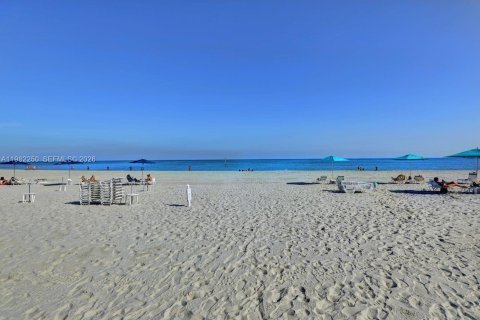 Купить кондоминиум в Ки-Бискейн, Флорида 2 спальни, 117.06м2, № 2048308 - фото 29