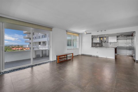 Купить кондоминиум в Ки-Бискейн, Флорида 2 спальни, 117.06м2, № 2048308 - фото 6