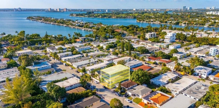 Commercial property in Miami Beach, Florida № 2057672