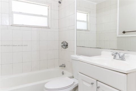 Снять в аренду виллу или дом в Палм-Бич-Гарденс, Флорида 3 спальни, 99.22м2, № 1948750 - фото 13