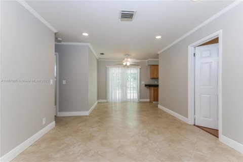 Снять в аренду виллу или дом в Палм-Бич-Гарденс, Флорида 3 спальни, 99.22м2, № 1948750 - фото 4